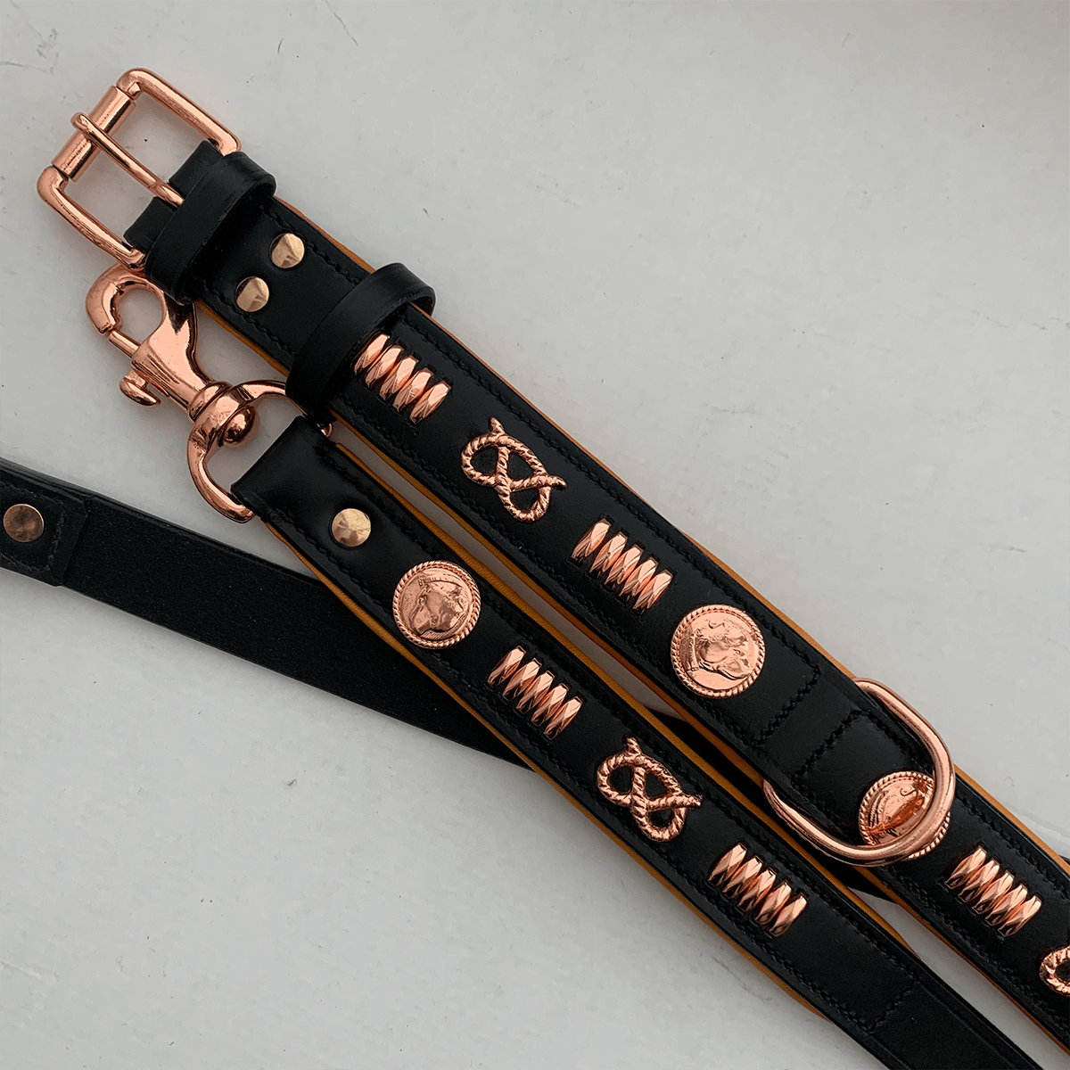 Staffordshire Bull Terrier 1935® Läderhalsband & Koppel Set - Gladiator - Svart/Roséguld