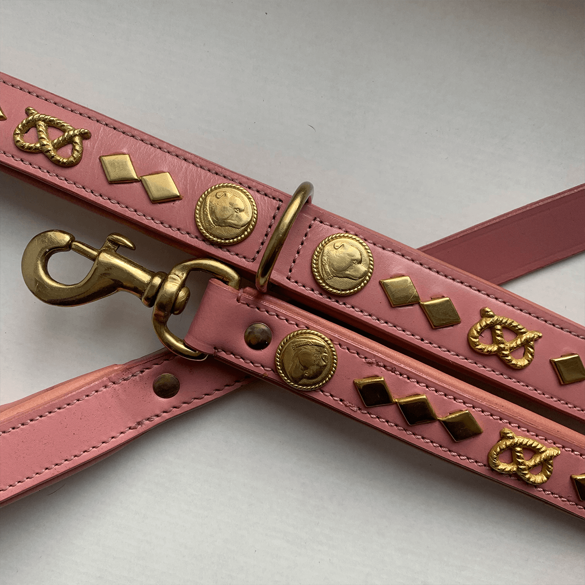 Staffordshire Bull Terrier 1935® Läderhalsband & Koppel Set - Gentleman Jim - Babyrosa/Guld