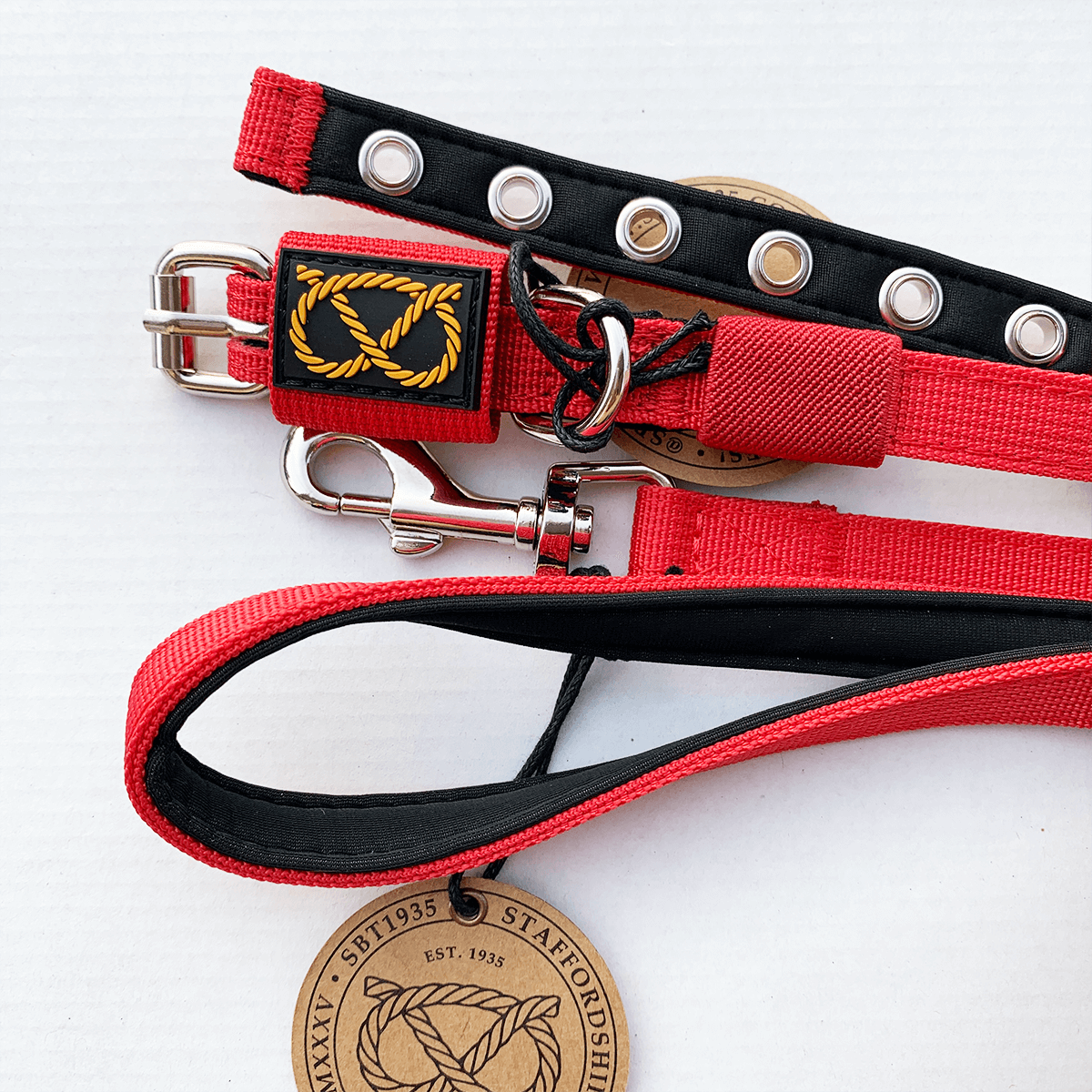 Staffordshire Bull Terrier 1935® Valphalsband & Koppel Set - Röd