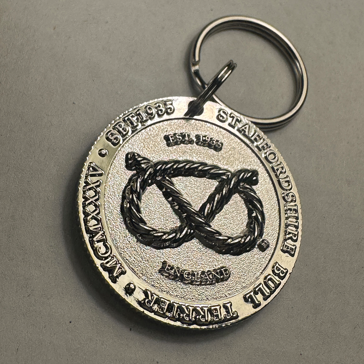 Staffordshire Bull Terrier 1935® Médaille Staffie Nœud - Or ou Argent