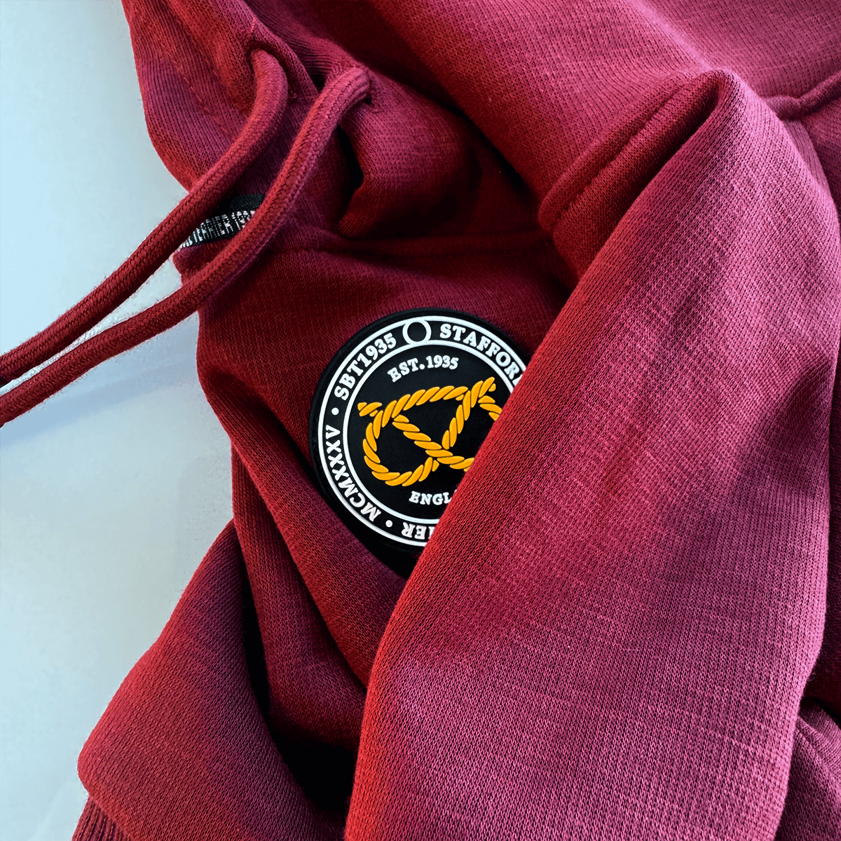 Staffordshire Bullterrier 1935® Hoodie - Vinröd
