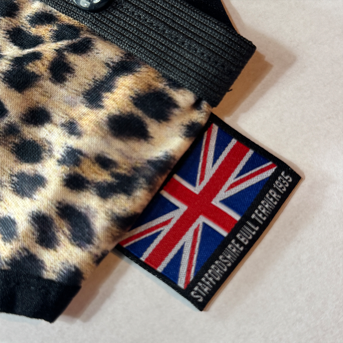 Staffordshire Bull Terrier 1935® Tikskydd med Hängslen - Leopard