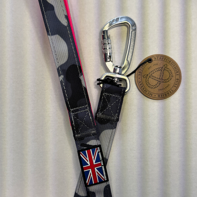 Staffordshire Bull Terrier 1935® Nylon Leash - Night Camo & Neon Pink - Carabiner