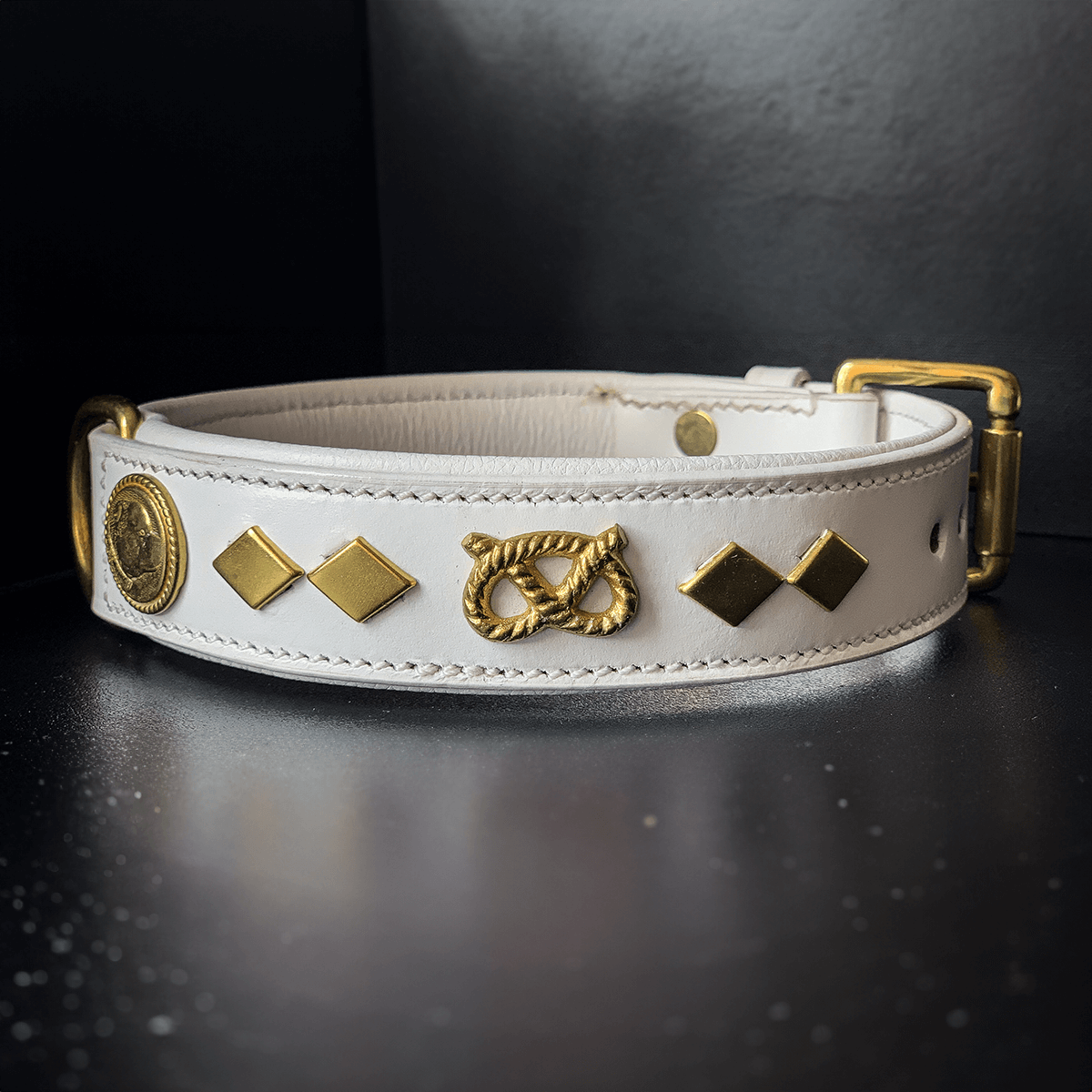Staffordshire Bull Terrier 1935® Läderhalsband & Koppel Set - Gentleman Jim - Vit/guld
