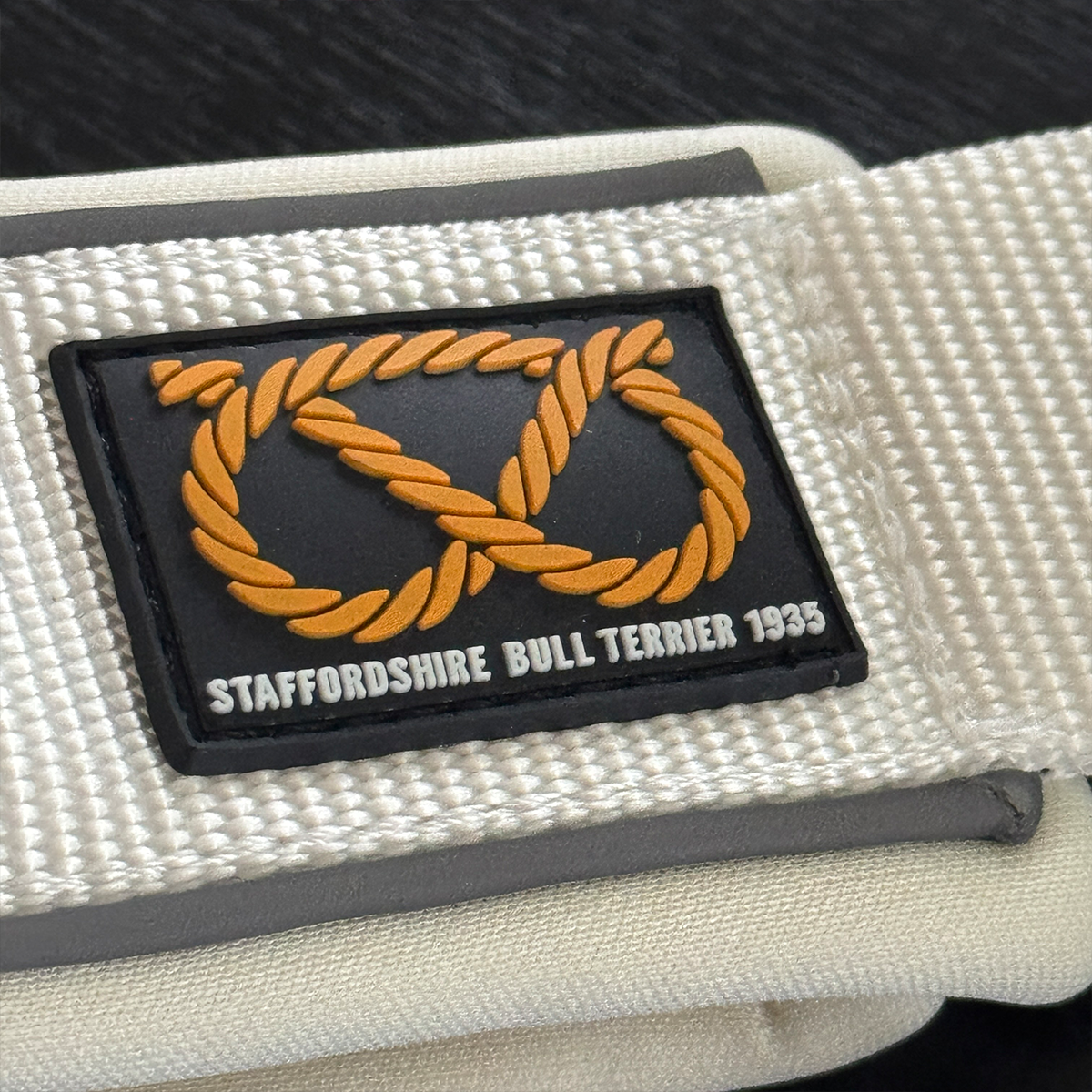 Staffordshire Bull Terrier 1935® Martingale Halsband - Vit