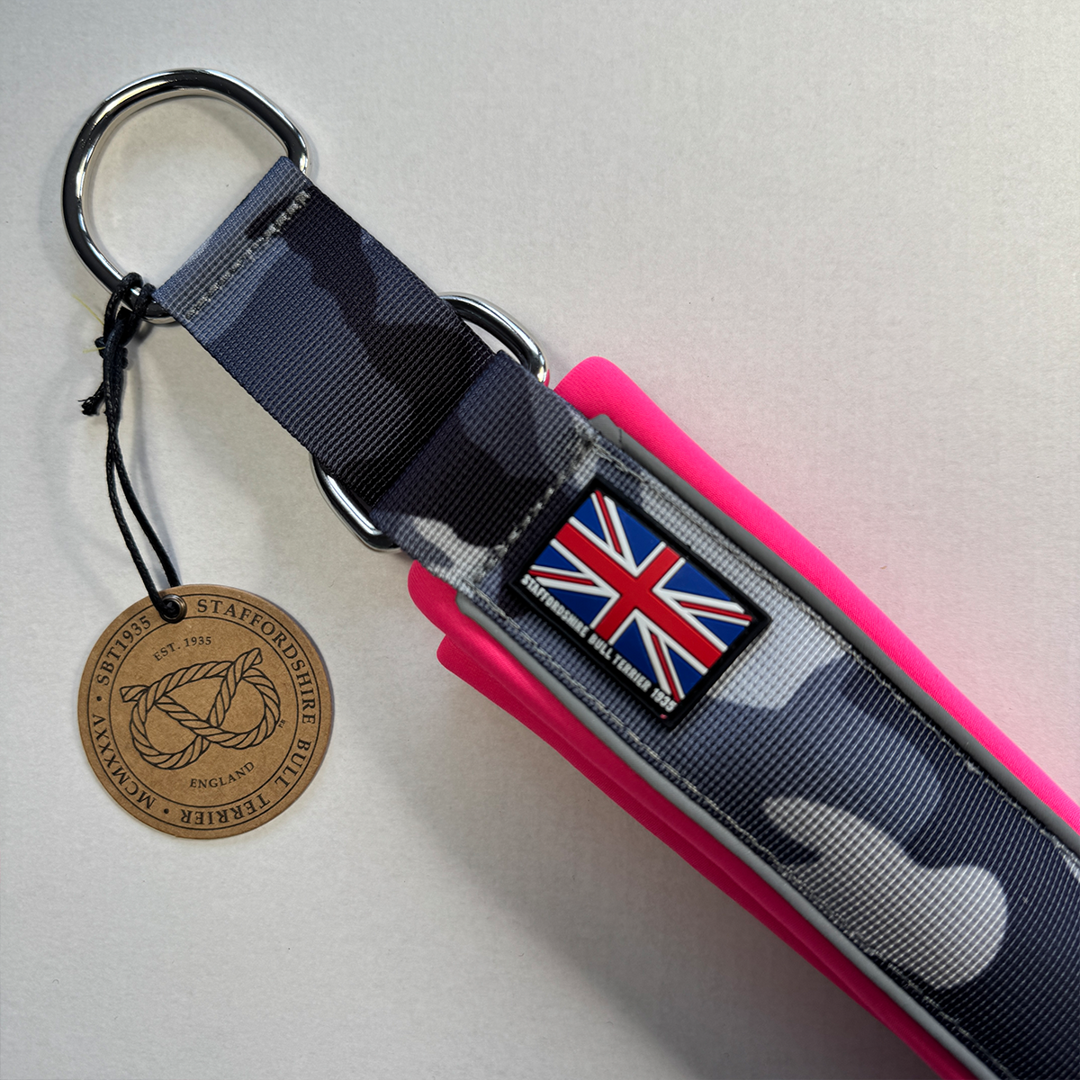 Staffordshire Bull Terrier 1935® Martingale Halsband - Natt Camo & Neonrosa