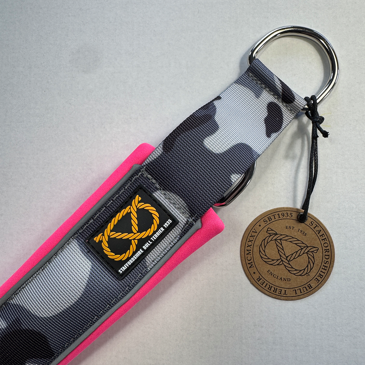 Staffordshire Bull Terrier 1935® Martingale Halsband - Natt Camo & Neonrosa