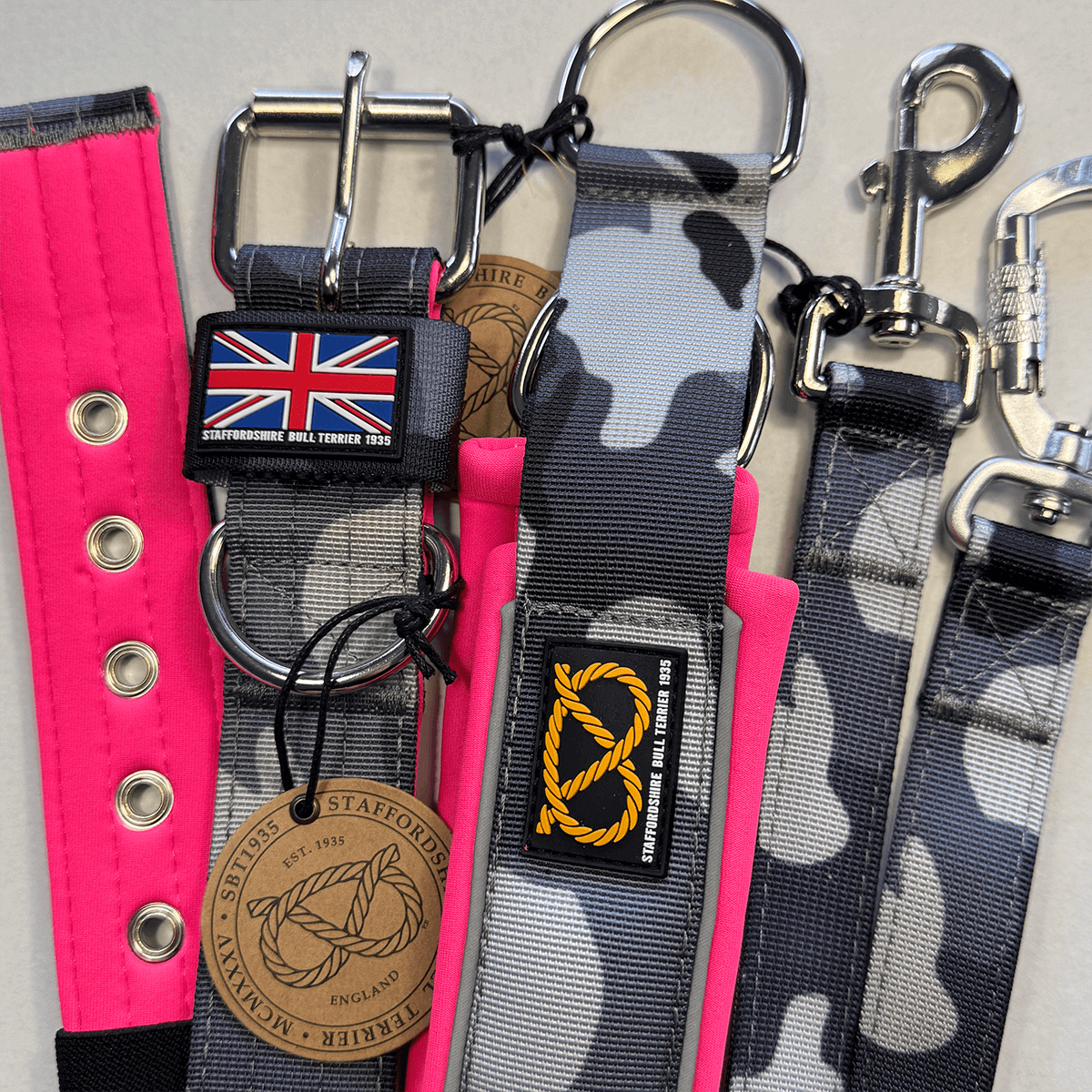 Staffordshire Bull Terrier 1935® Nylon Leash - Night Camo & Neon Pink - Carabiner