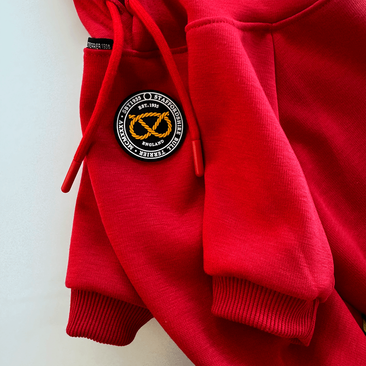 Staffordshire Bullterrier 1935® Hoodie - Röd