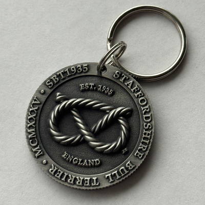 Staffordshire Bull Terrier 1935® Médaille Staffie Nœud - Laiton ou Argent Ancien