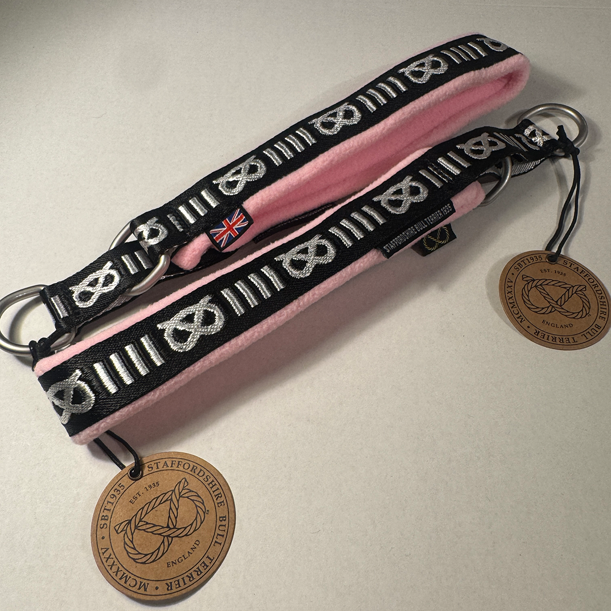 Staffordshire Bull Terrier 1935® Mönster Halsband - Fleece - Babyrosa - 35mm